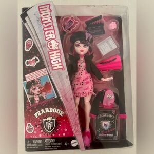 Monster High 10.5" Fearbook Draculaura Fashion Doll